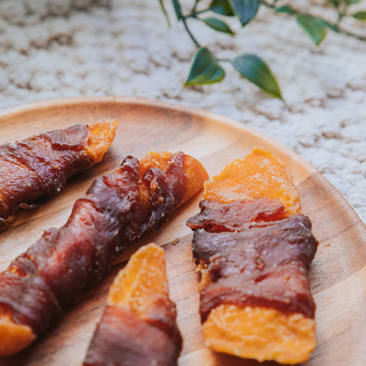 Duck & Beef Wrapped Mango Slices (100g)